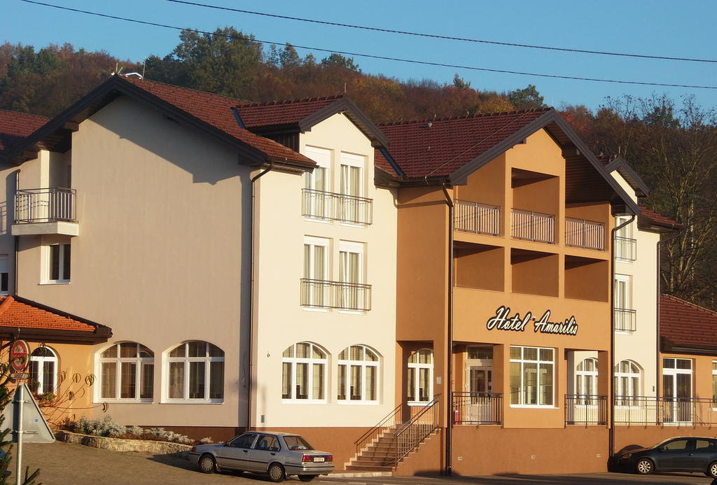 Hotel Amarilis Netretic Exterior foto